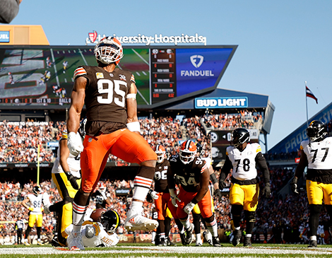 Cleveland Browns edge rusher Myles Garrett celebrates a sack against the Pittsburgh Steelers