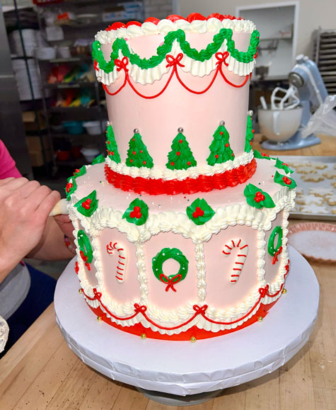 While Flower Cake Shoppe creates cake for Mariah Carey