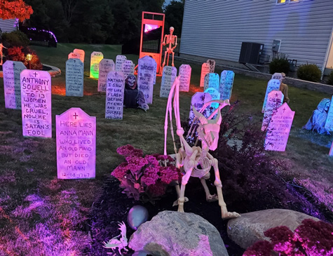 Baker's Glen, Tombstones Baker's Glen, Tombstones